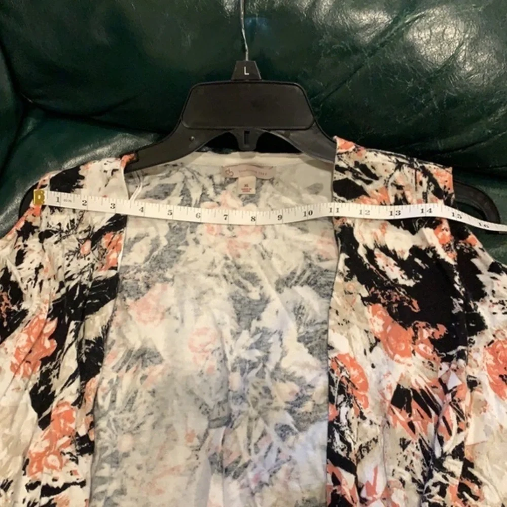 NWOT Dress Barn Cold Shoulder Cardigan 🌸